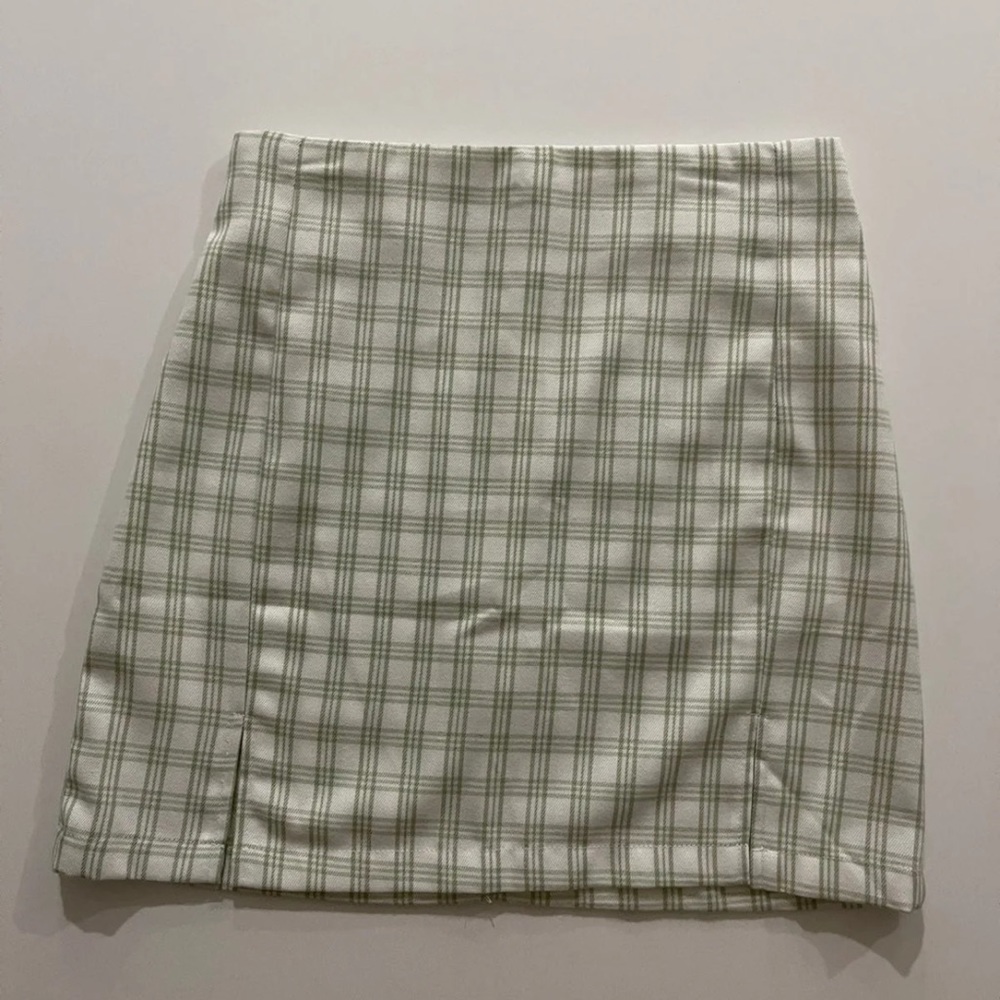 Brandy Melville Pastel Green Plaid Cara Skirt. (Size One Size).
